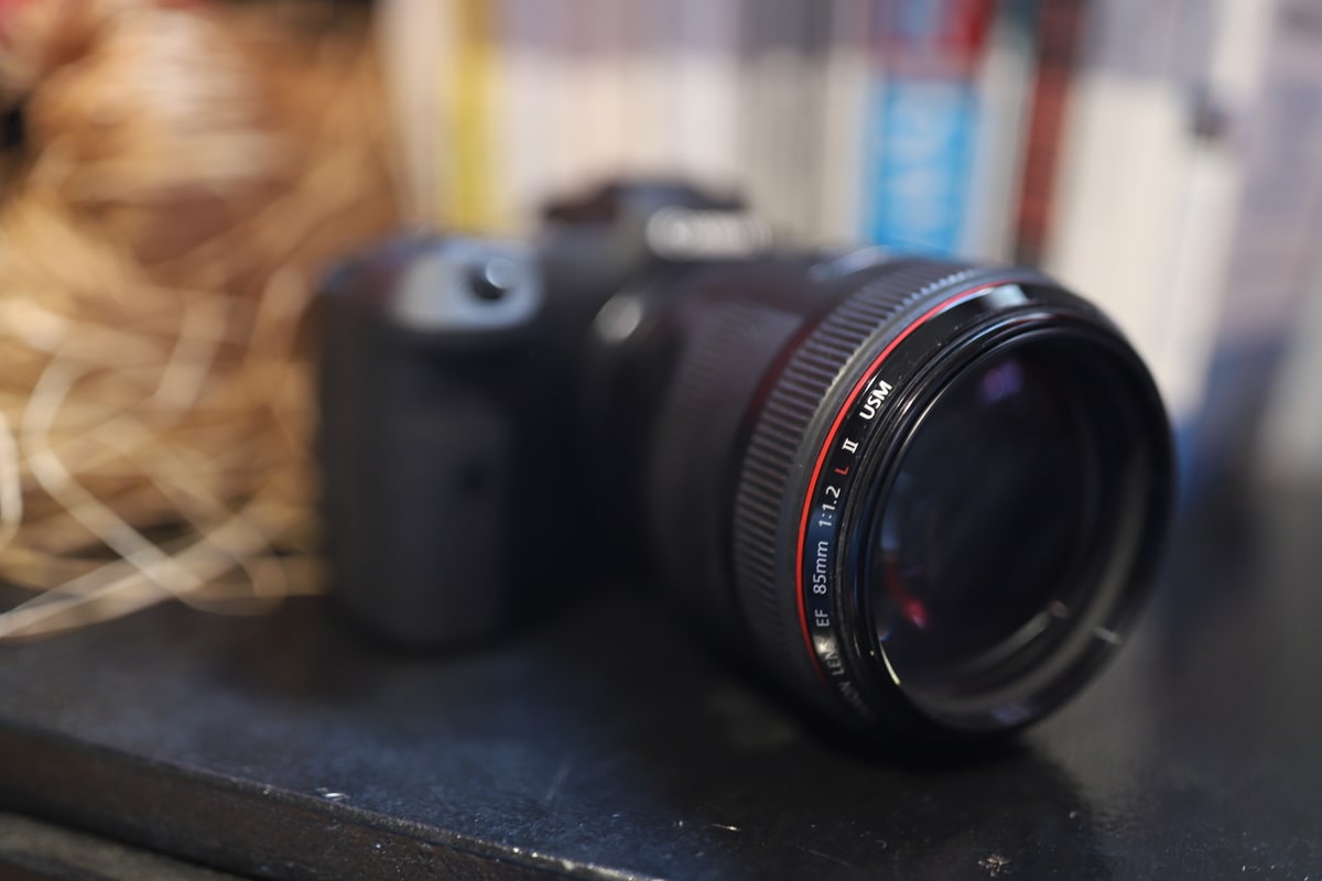 Bague d'adaptation du Canon EOS R5 avec optiques EF ideal pour la photo de mariage