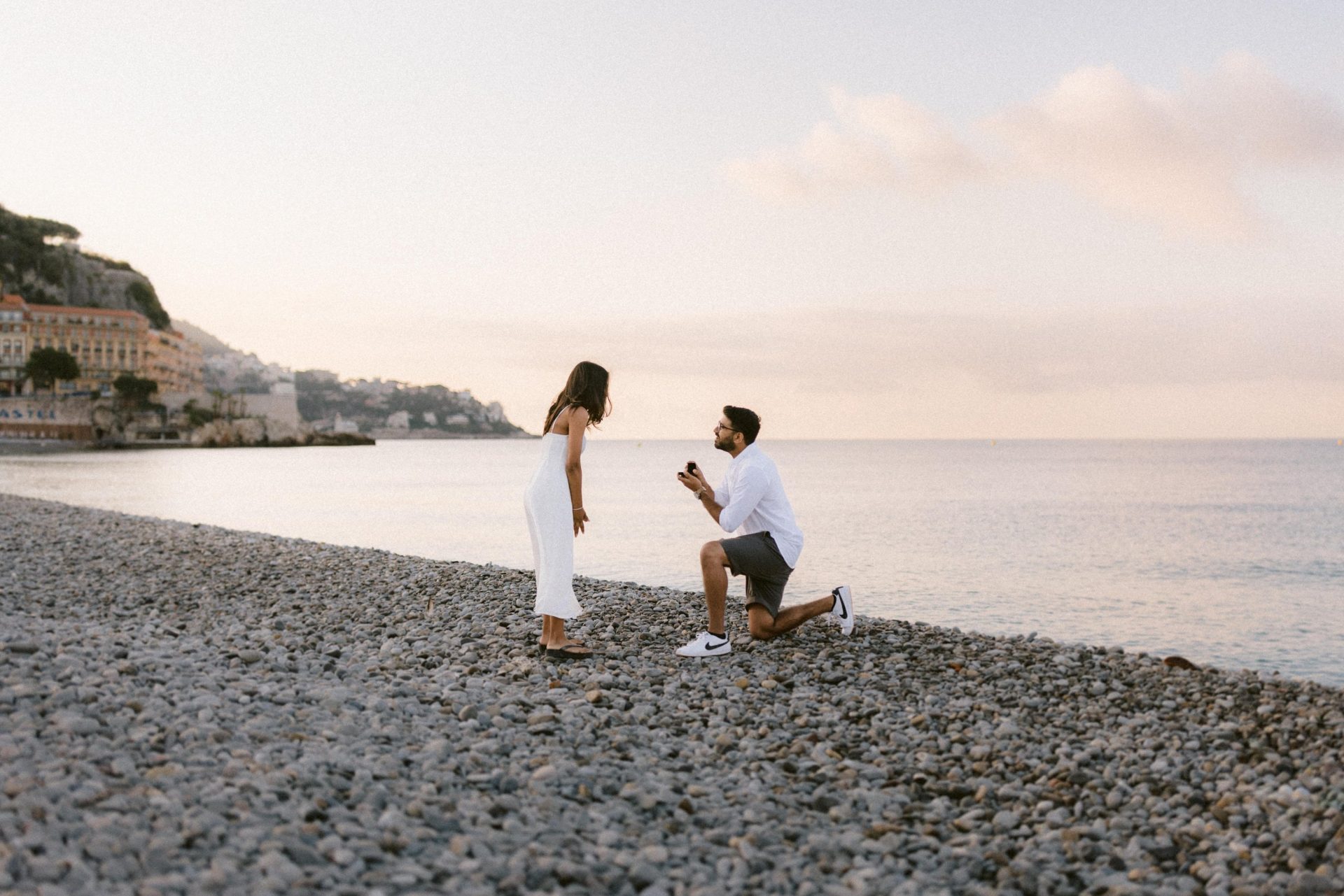 photographe de demande en mariage sur la plage à Nice et sur la Côte d'Azur